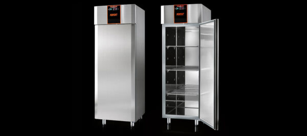 Upright refrigerator